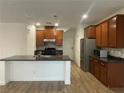 4 Ladasa Court 