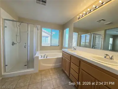 5216 Pendergrass Street, North Las Vegas, NV 89081 Primary Bathroom