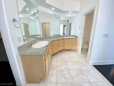 9800 Camden Hills Avenue, Las Vegas, NV 89145 Primary Bathroom