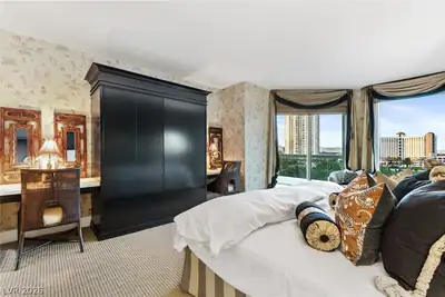 2857 Paradise Road 602, Las Vegas, NV 89109 Bedroom