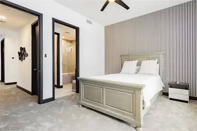 13 Promenade Isle Lane Bedroom