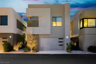 13 Promenade Isle Lane Front of Structure
