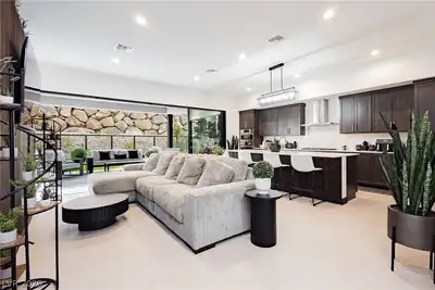 13 Promenade Isle Lane Living Room