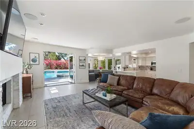 2233 Versailles Court Living Room