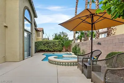 10721 Sapphire Vista Avenue, Las Vegas, NV 89144 Yard