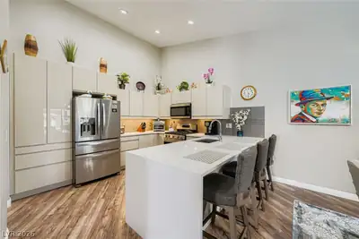 10059 Oak Creek Canyon Avenue Kitchen