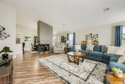 10059 Oak Creek Canyon Avenue Living Room