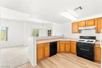 3400 Cabana Drive 2036 Kitchen