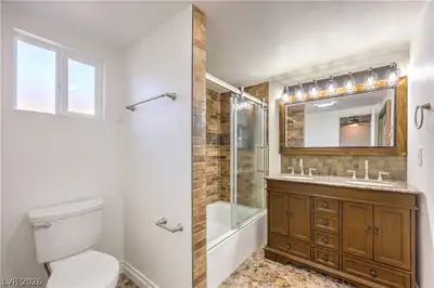 712 Aztec Place Primary Bathroom