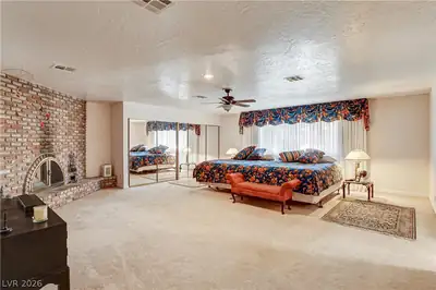 3753 Meadowcrest Drive Bedroom