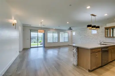 10184 Chrysolite Living Room