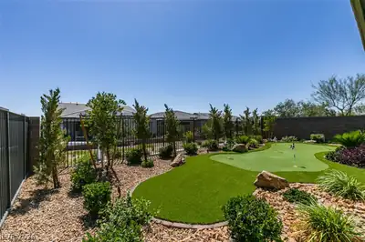 10184 Chrysolite Yard