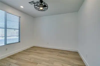10184 Chrysolite Bedroom