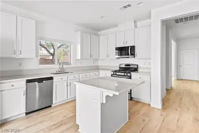10600 Capitol Peak Avenue Kitchen