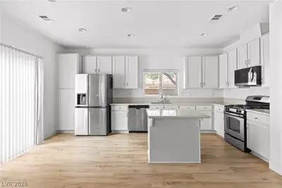 10600 Capitol Peak Avenue Kitchen