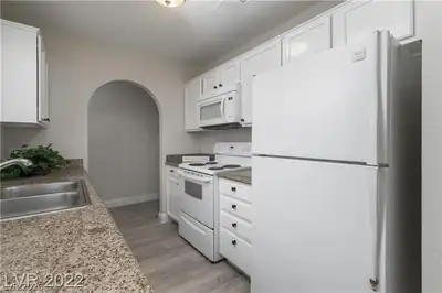 1814 North Decatur Boulevard 202 Kitchen