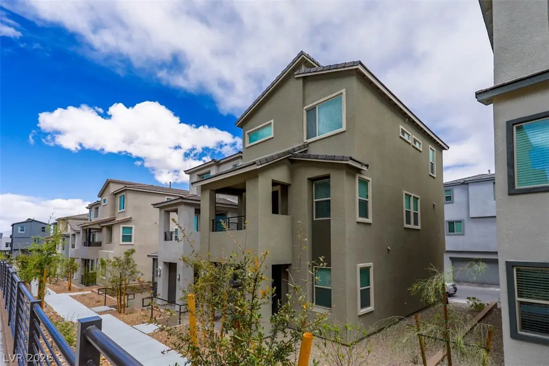 1437 Whistling Kite Street