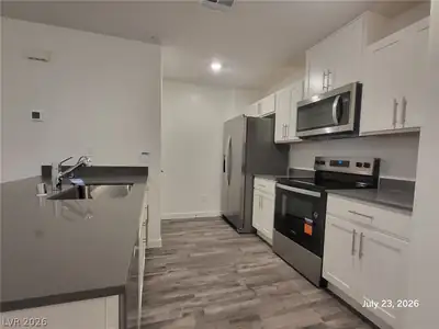 9832 Maple Pass Avenue Kitchen