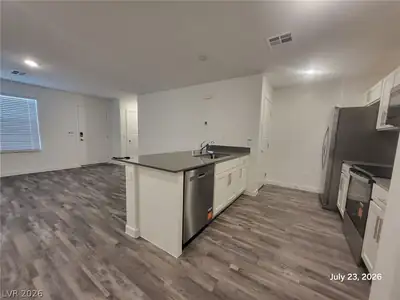 9832 Maple Pass Avenue Kitchen