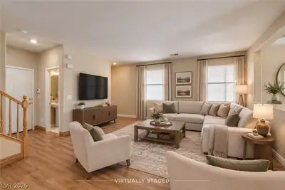 912 Purdy Lodge Street Living Room
