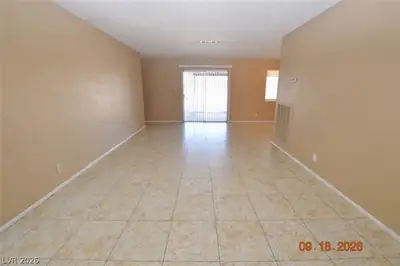 617 Vincent Way Living Room