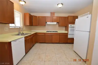 617 Vincent Way Kitchen