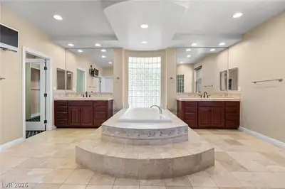 2982 Hammerwood Drive Primary Bathroom