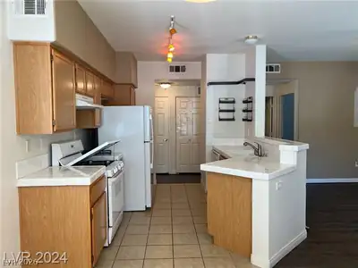 1050 East Cactus Avenue 1098 Kitchen