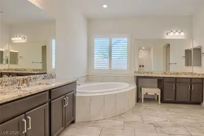 7771 Mojave Yucca Court, Las Vegas, NV 89131 Primary Bathroom