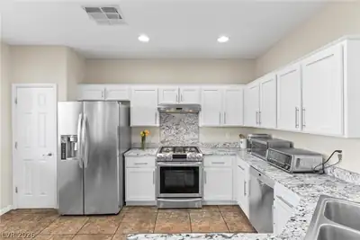596 Marlberry Place, Henderson, NV 89015 Kitchen