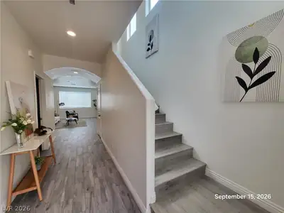 283 Walkinshaw Avenue Entrance Foyer