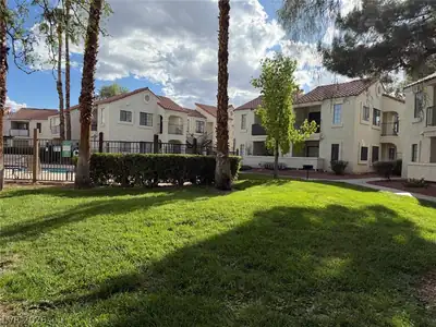 4824 Nara Vista Way 201, Las Vegas, NV 89103 Yard