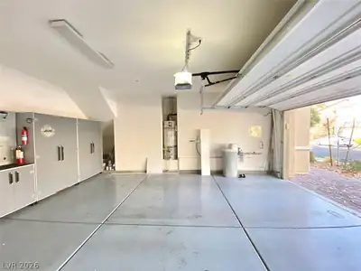 3621 Vino Biano Avenue, Henderson, NV 89052 Garage
