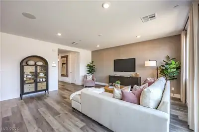 1817 Shondra Court Living Room