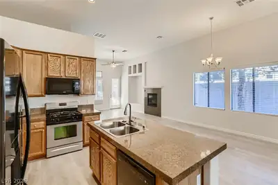 9121 Little Horse Avenue Kitchen