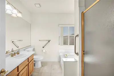 456 Fallwood Lane, Las Vegas, NV 89107 Primary Bathroom