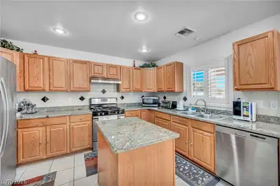 8224 Golf Player Avenue, Las Vegas, NV 89145 Kitchen