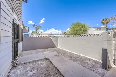 714 East Nelson Avenue F Patio