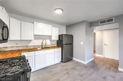 714 East Nelson Avenue F Kitchen