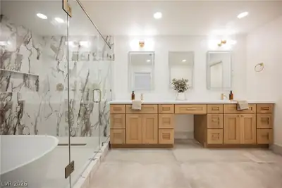 4388 East Hacienda Avenue Primary Bathroom