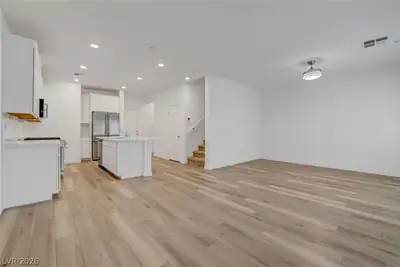 600 North Carriage Hill Drive 1113 Living Room