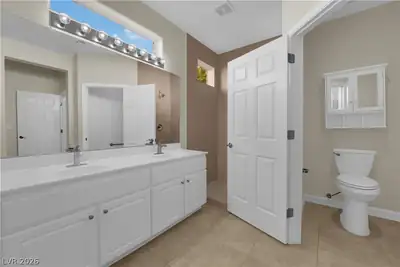 2847 Forest Grove Drive Primary Bathroom