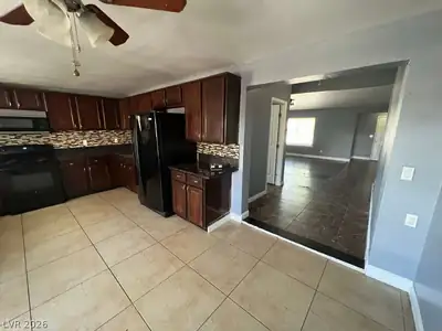 913 Shadow Mountain Place Kitchen