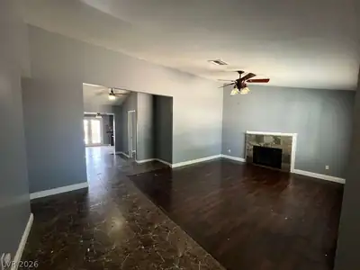 913 Shadow Mountain Place Living Room