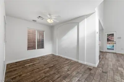 11016 Linden Leaf Avenue Living Room