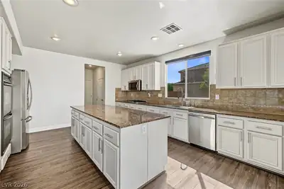 5528 Ambrosia Stream Avenue, Las Vegas, NV 89131 Kitchen