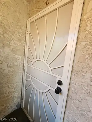 4740 Obannon Drive C Entry