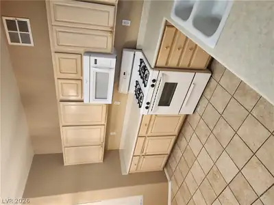 3933 Lazy Pine Street 102 Kitchen