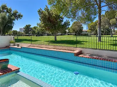 2823 Queens Courtyard Drive, Las Vegas, NV 89109 Pool