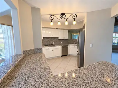 2823 Queens Courtyard Drive, Las Vegas, NV 89109 Kitchen
